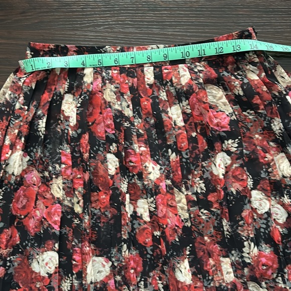 Forever 21 pleated satin midi skirt sz S - Picture 7 of 9